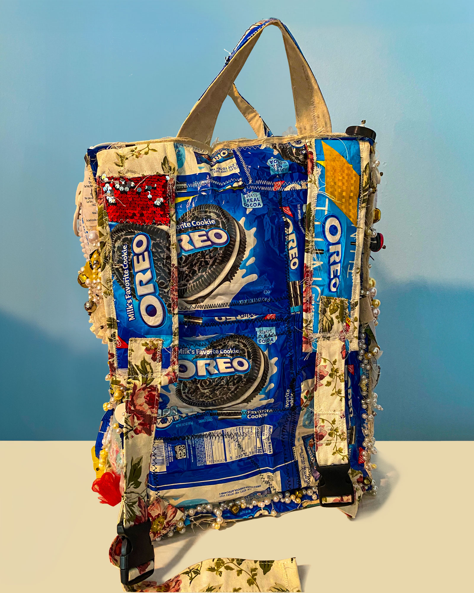 This backpack is not only durable and capable of carrying up to 50 kg (110 lbs), but it can also serve as a sculptural piece and be displayed as a contemporary object.