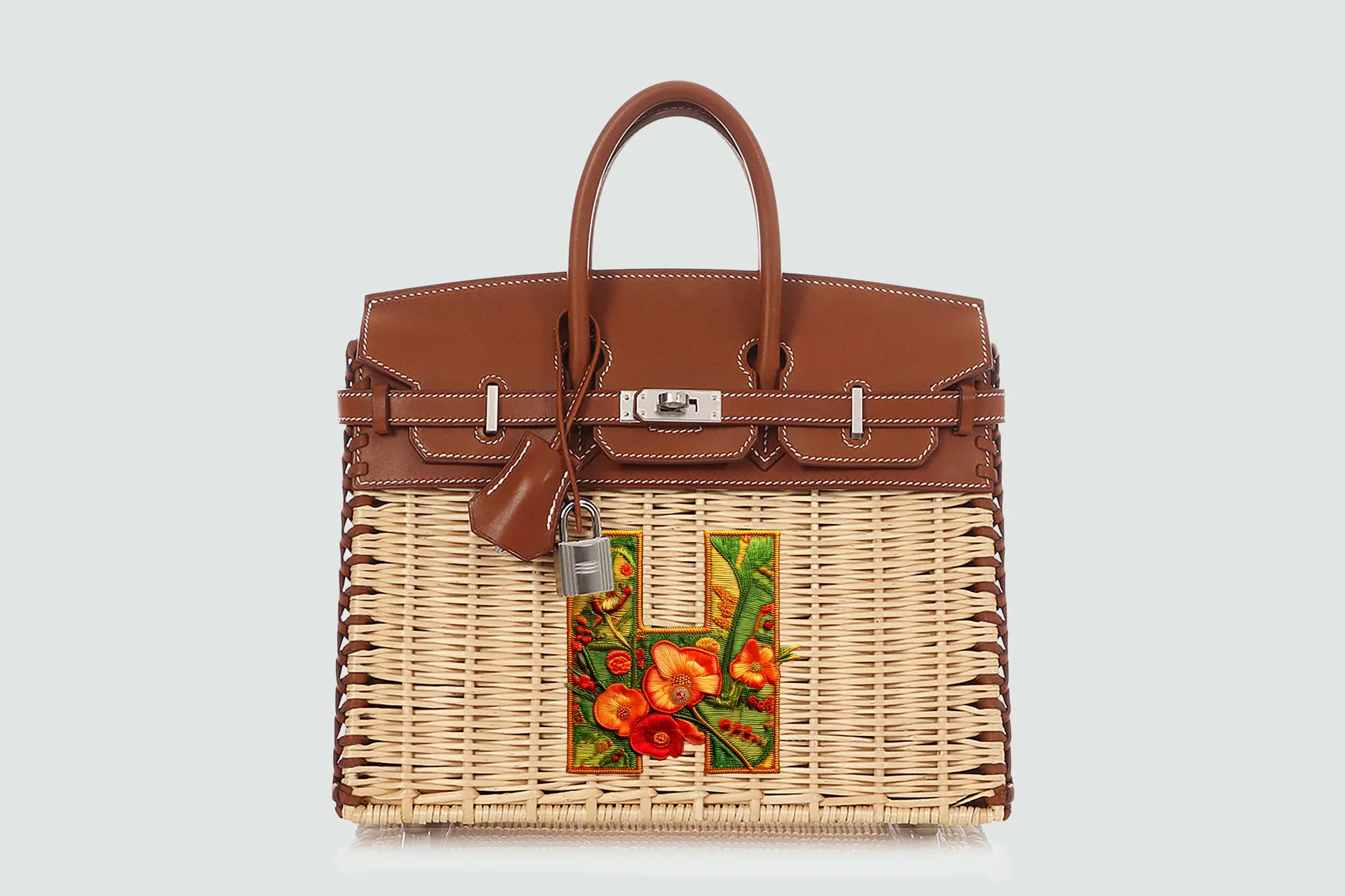 Hermès Picnic Birkin 25 in Naturel Wicker and Fauve Barenia with Palladium Hardware, featuring Chinoiserie floral detailing and the letter “H” embroidered in Typorganik Display typeface.
